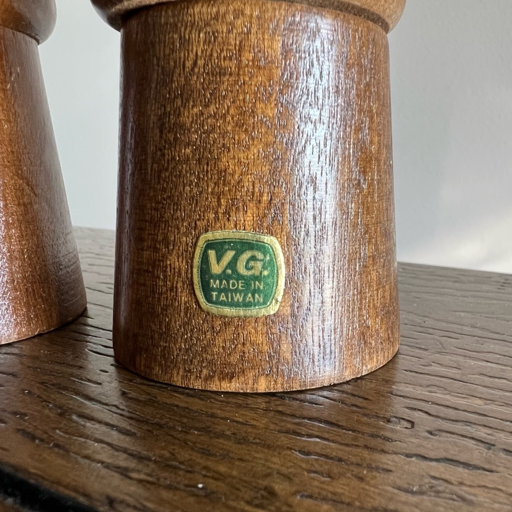 Vintage Wooden Salt Shaker and Pepper Mill Grinder Set 4.5” Tall - Picture 4 of 10